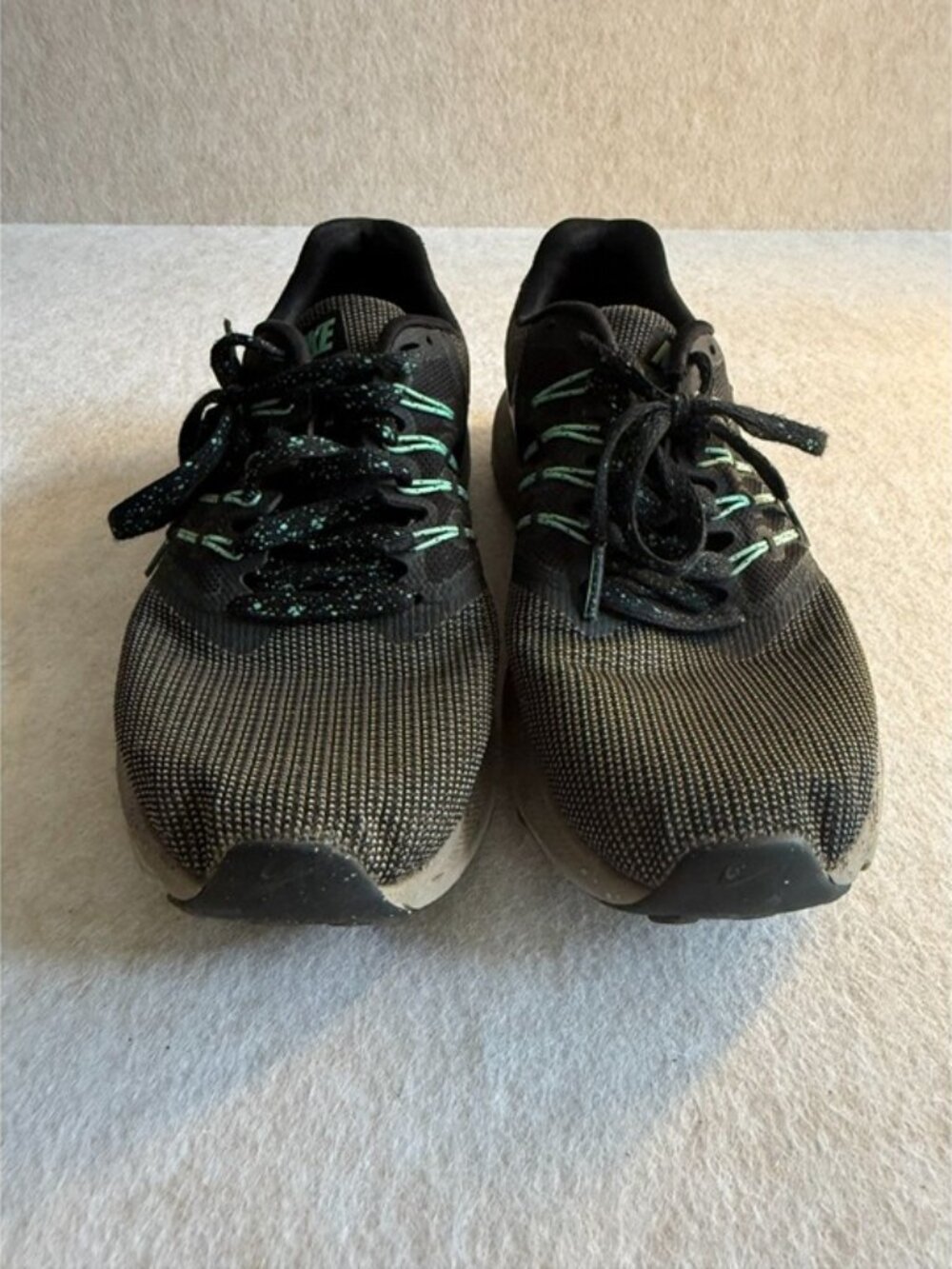 Nike Run Swift Women’s Size 9.5 Black Running Shoes Green Athletic Sneakers